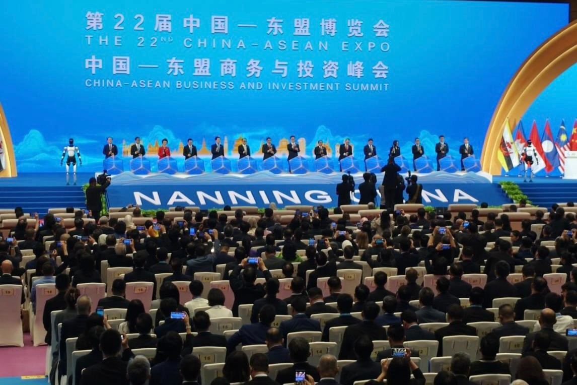 百人牛牛赚钱游戏机器人闪耀中国-东盟博览会，以具身智能助力国际盛会